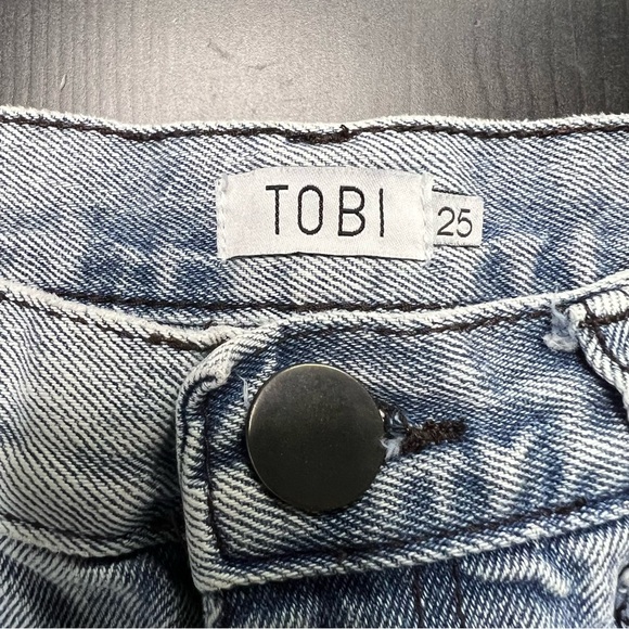 Tobi Melrose denim distressed shorts in light blue was size 25. - Picture 3 of 7